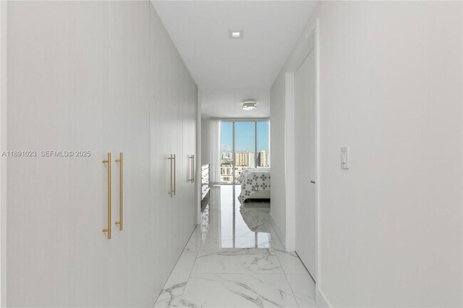 Building Photo - 300 Sunny Isles Blvd
