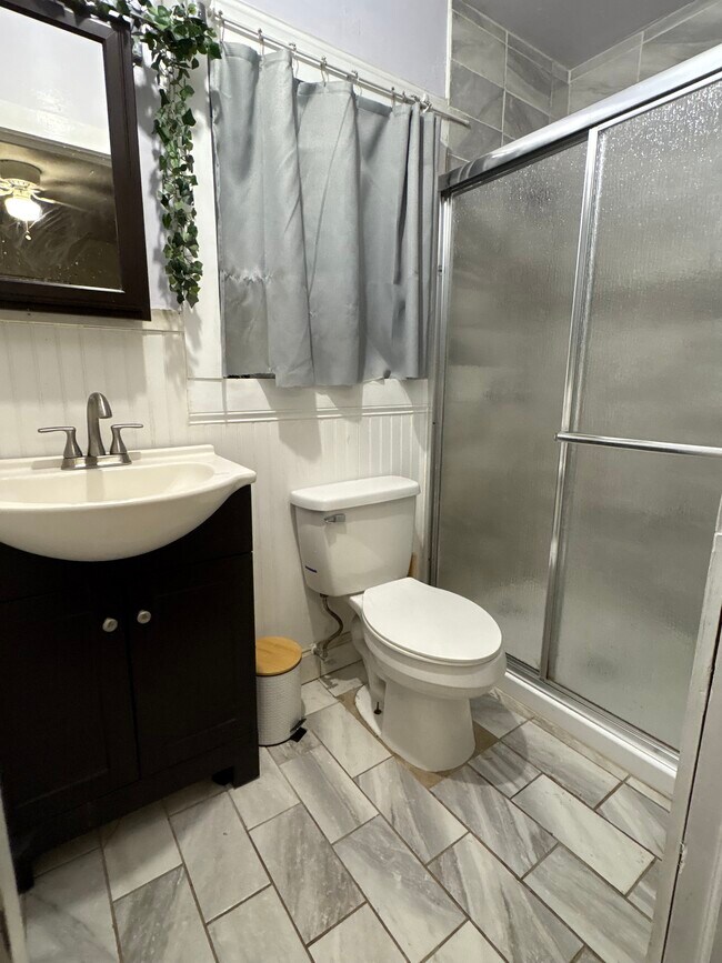 Building Photo - 511 Avondale Ct