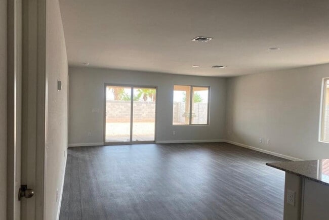 Building Photo - 816 Silvercreek Ln