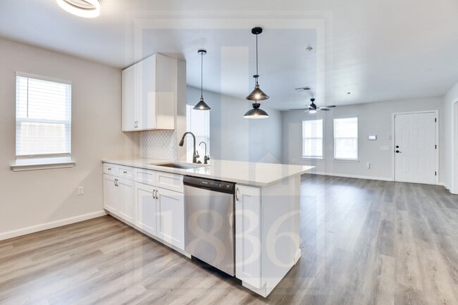 Building Photo - 4500 Acers Ln
