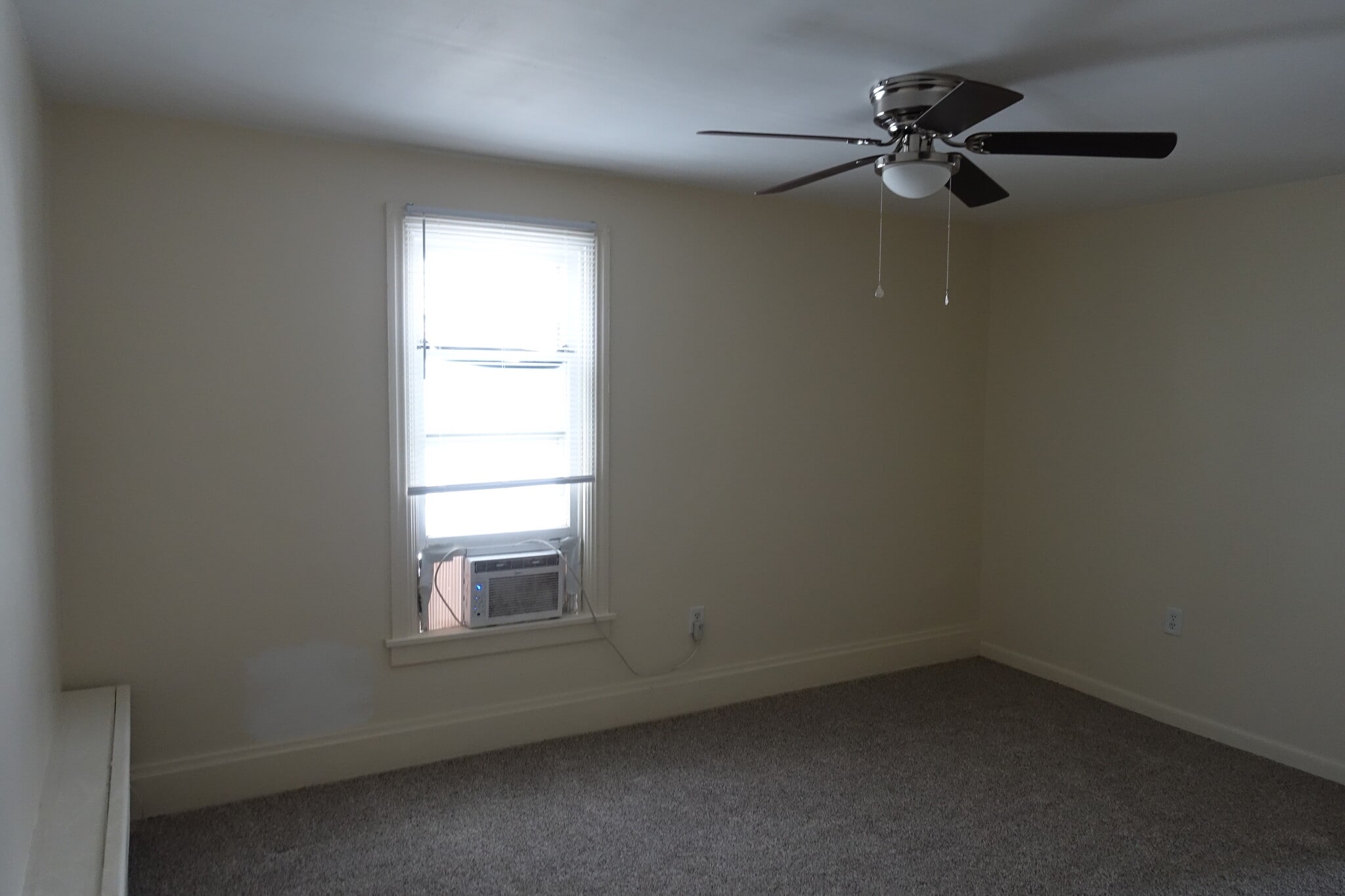 Living Room - 503 N Chestnut St