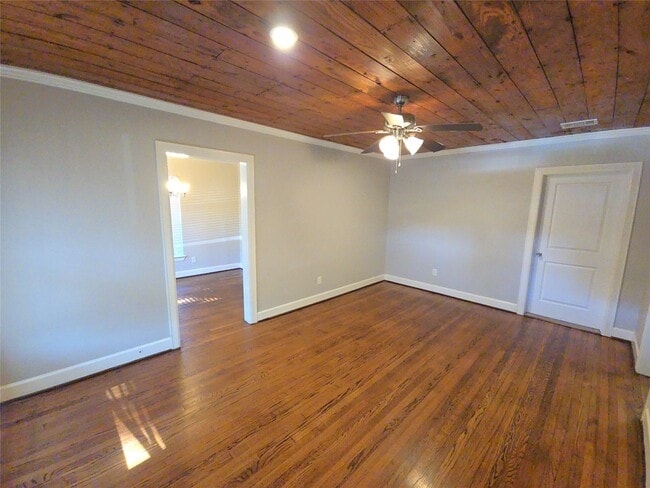 Building Photo - 210 Olive Ave