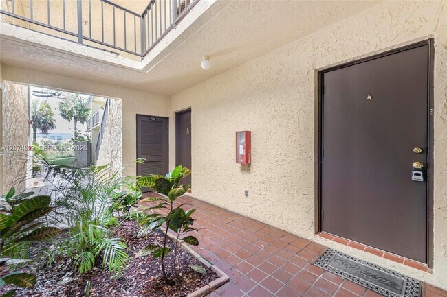 Building Photo - 9107 SW 137th Ter