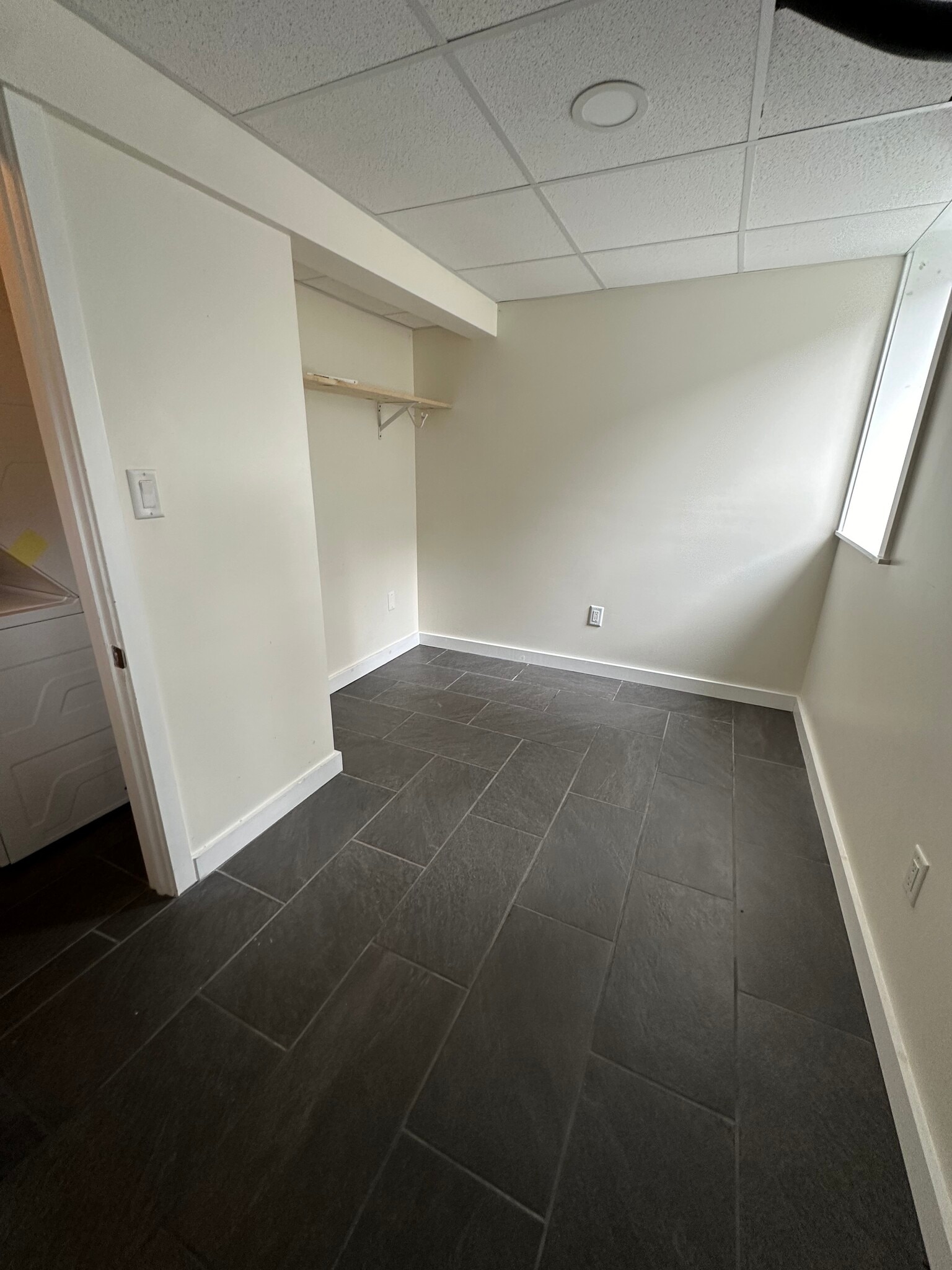 Office/Room - 829 Miller Ave