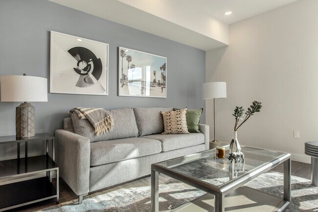 Building Photo - 1450 Sunshadow Dr