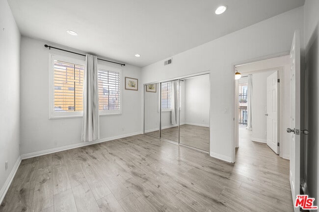 Building Photo - 812 N Hudson Ave