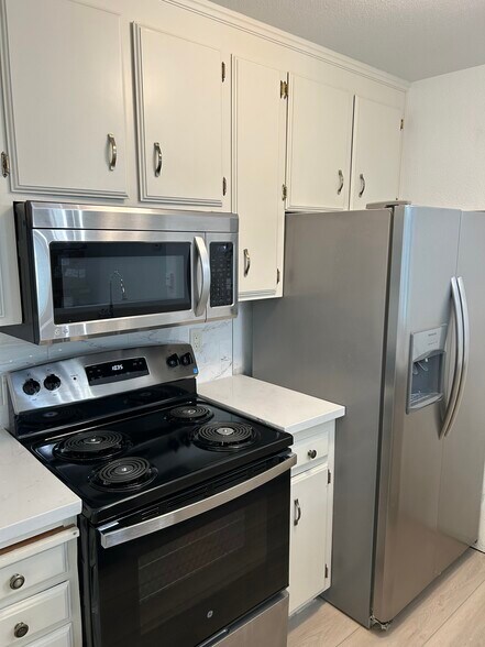 Building Photo - 434 S Lincoln Way