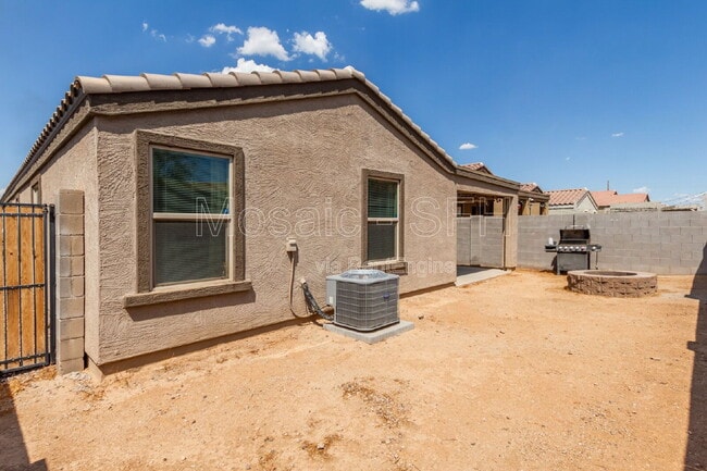 Building Photo - 1517 E Saint Catherine Ave