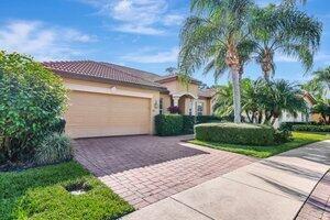 Building Photo - 827 SW Grand Reserves Blvd