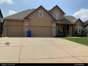 Building Photo - Beautiful 4 bed 4 bath house $3100