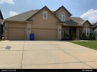 Building Photo - Beautiful 4 bed 4 bath house $3100