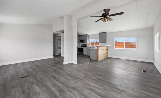 Building Photo - COMING SOON - Newly Remodeled 2 Bedroom 2 ...
