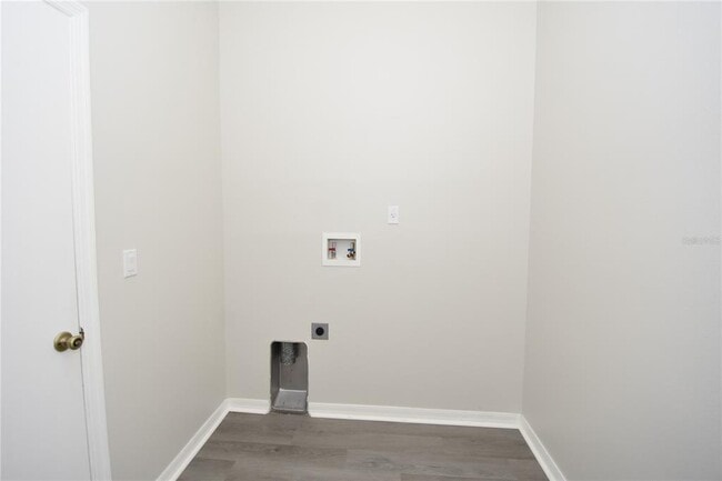 Building Photo - 4 Lynn Pl