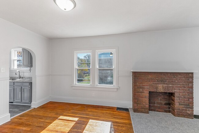 Building Photo - Single Family Home