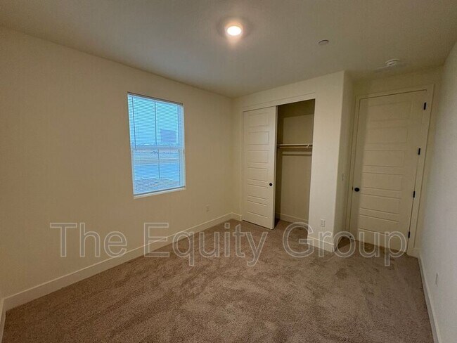 Building Photo - 2231 N Julieann St