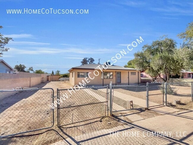 Building Photo - 851 W Calle Lerdo