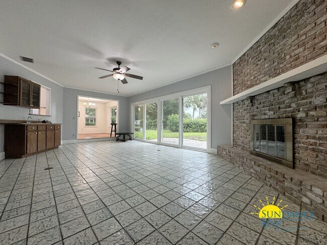 Building Photo - Stunning 3 Bedroom Home in Shalimar with In-ground Pool!