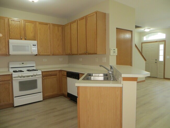 Building Photo - 273 Springbrook Trail S