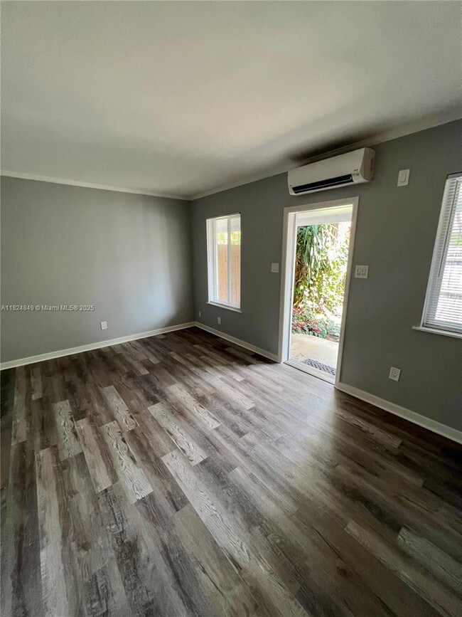 Building Photo - 590 NW 40th Ct