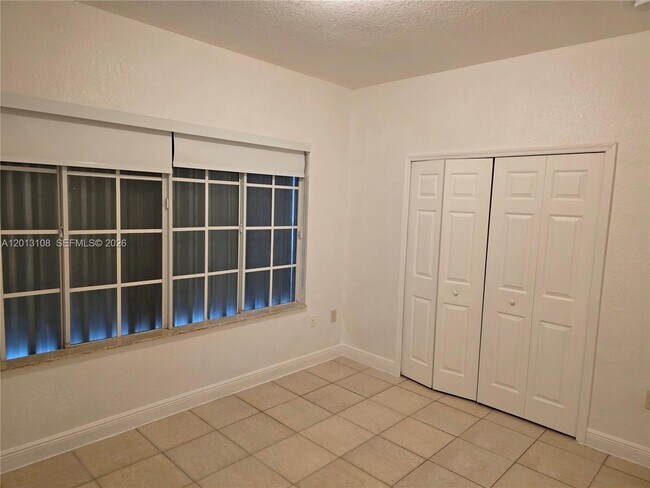 Building Photo - 1351 NW 9th Ct