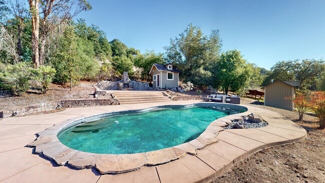 Building Photo - 9168 Eastside Rd