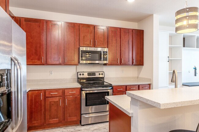 Building Photo - Stunning 3-bedroom and 2.5 Bath - Located ...
