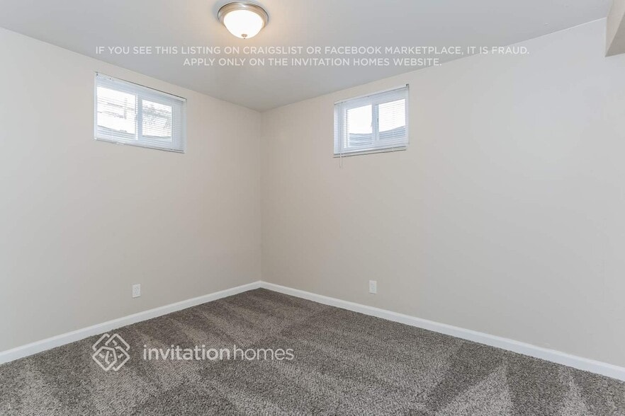 Building Photo - 1061 E 105th Pl