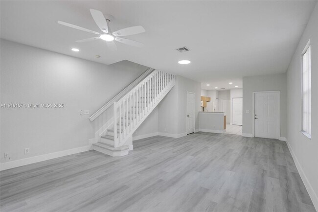 Building Photo - 3912 Tree Top Dr