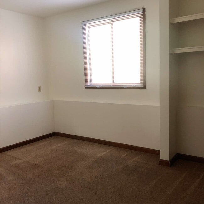 Building Photo - 725 Marigold Ln