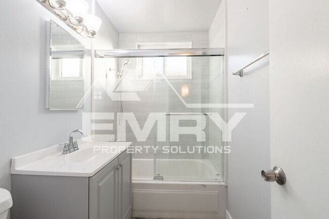 Building Photo - New 2 Bedroom House for Rent in Gifford Ave Bell CA Garage Available