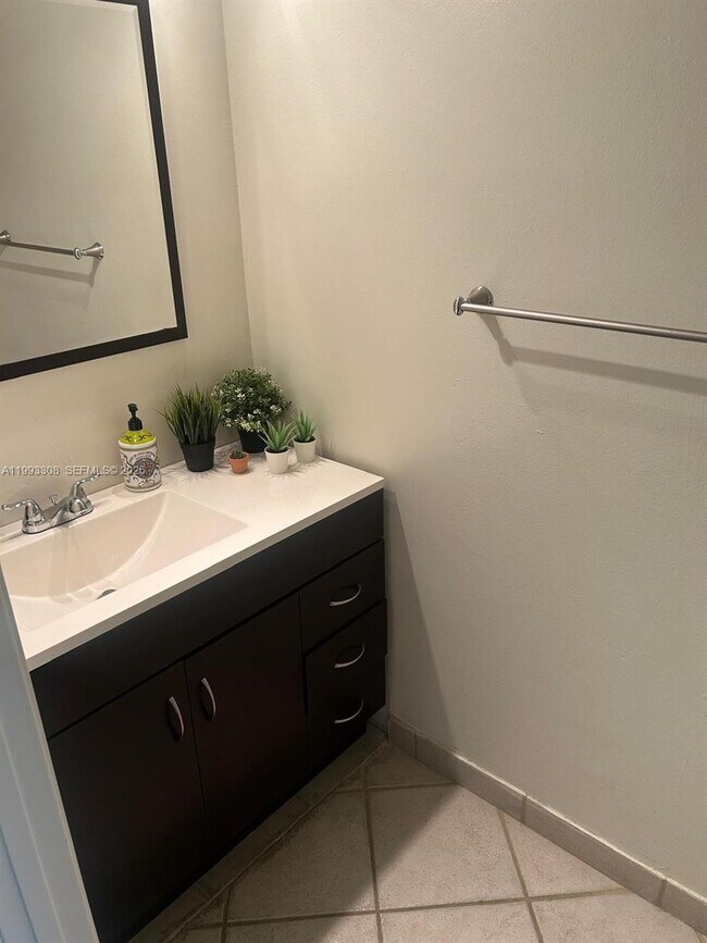 Building Photo - 2398 Pasadena Way