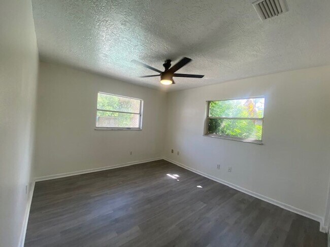 Building Photo - 3/2 Split Plan Pool Home in Indian Trails - Available 8/7