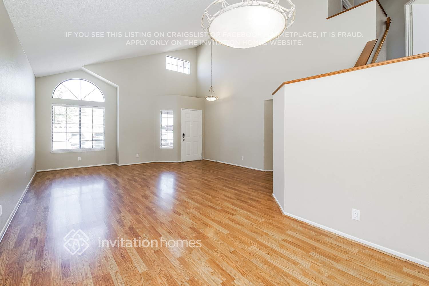 Building Photo - 4546 Grandview Dr