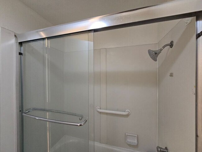 Building Photo - Beautiful 2 Bedroom 2 Bathroom Condo in La Jolla / UTC