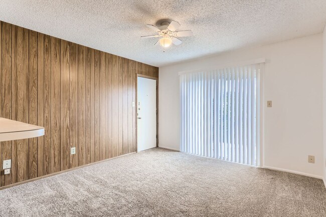 Building Photo - Evolve Real Estate: Stunning 2Beds/2 Baths, 1269 SQFT Condo with Two Assigned Parking Spots!