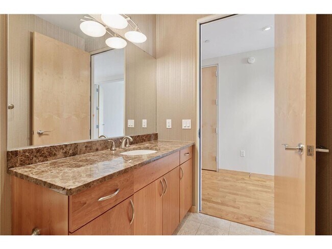 Building Photo - 201 S 11th St