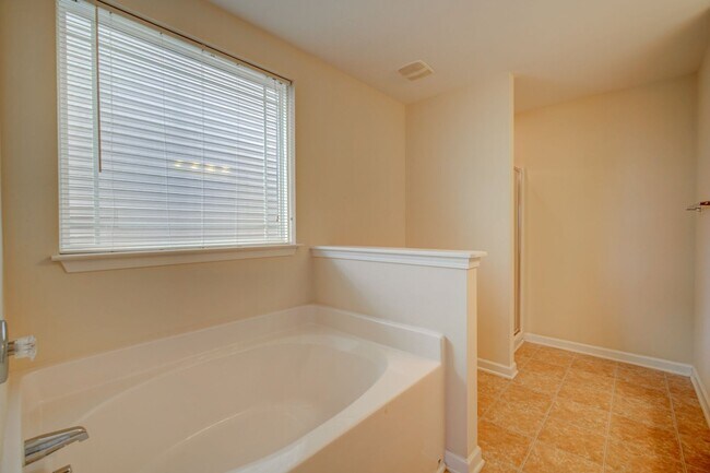 Building Photo - 3/BD - 2.5/BTH  Well Maintained Home in Li...