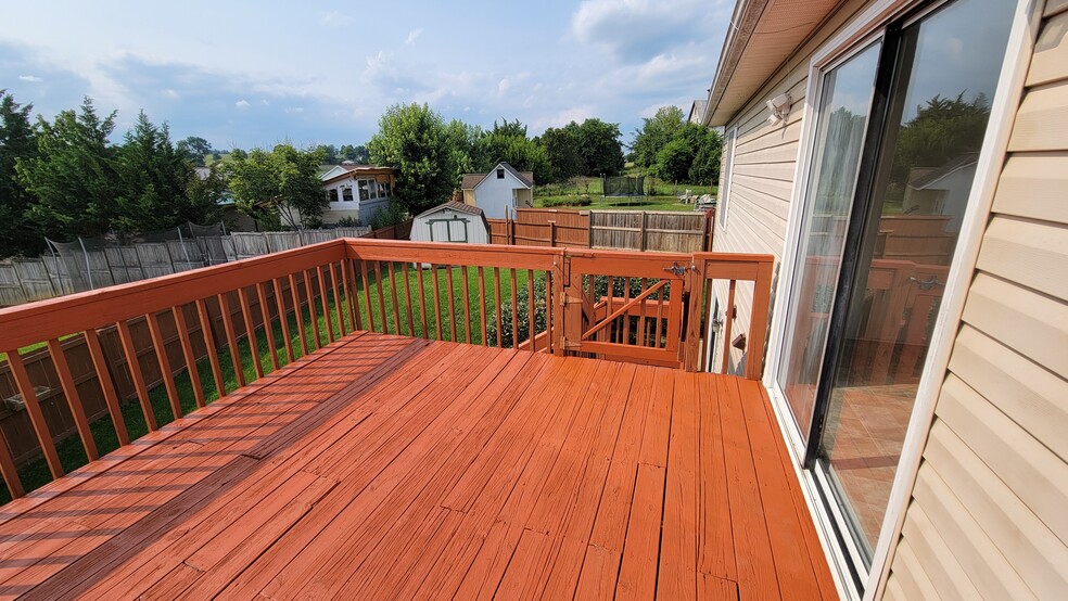 Building Photo - 131 Brookside Pl
