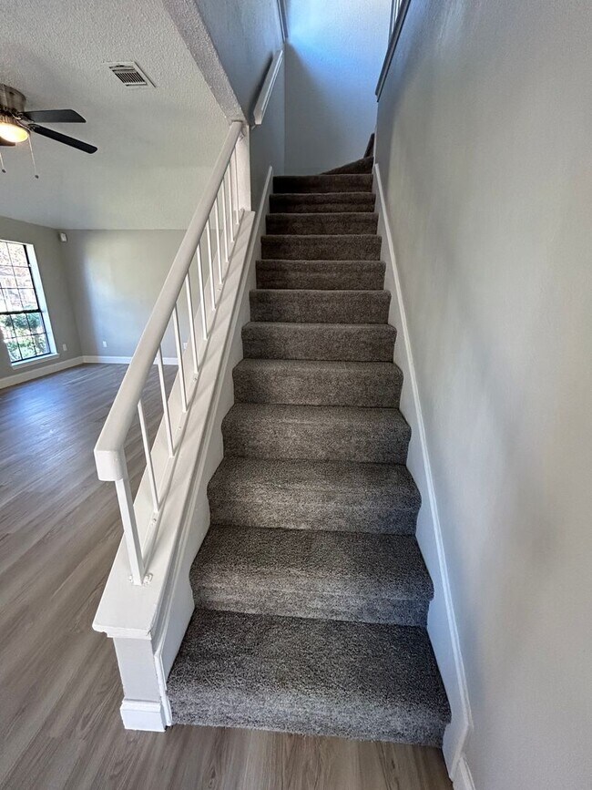 Building Photo - Come and see this well-kept beautiful home today!