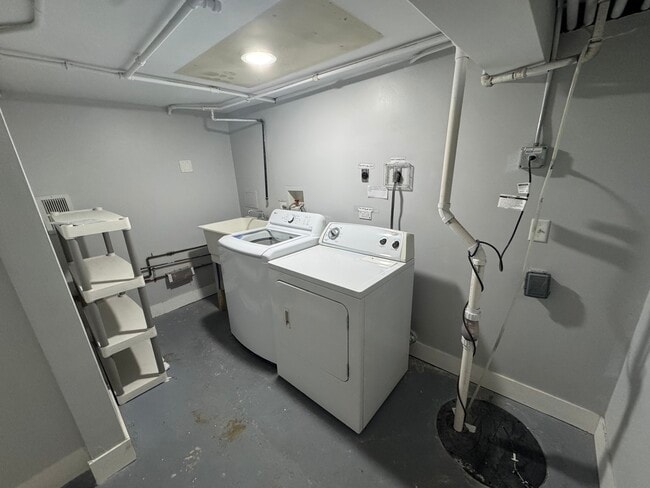 Building Photo - 6438 N Fairfield Ave