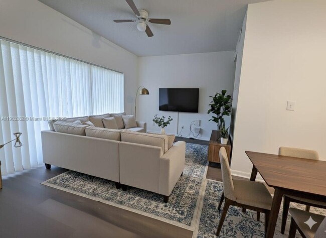 Building Photo - 880 Cypress Park Way