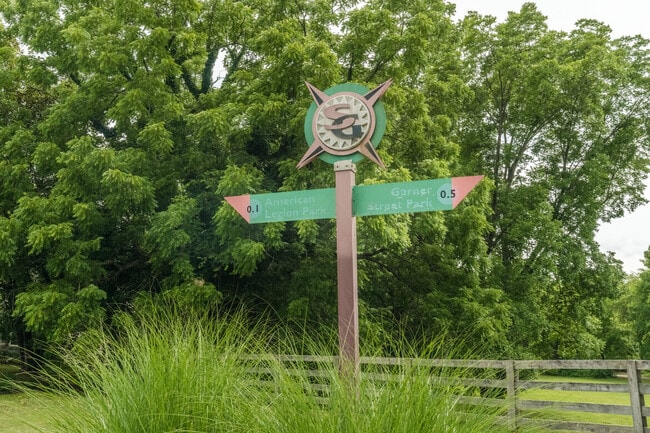 Building Photo - 305 Connell St