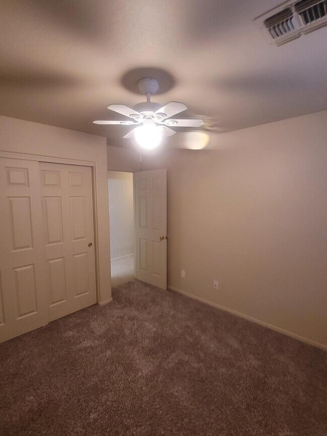 Building Photo - 16377 W Cottonwood St