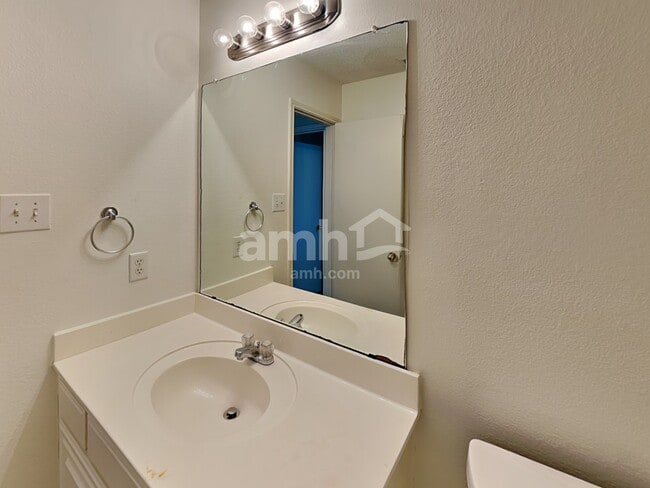 Building Photo - 1801 Wolf Creek Dr