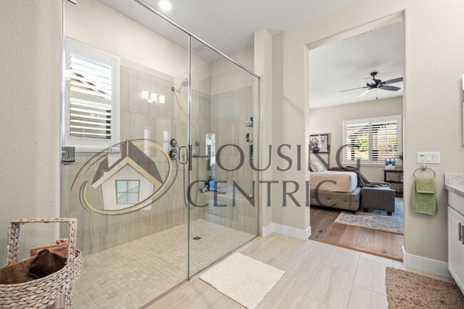 Building Photo - STUNNING Single Story Home with a Resort Style Backyard!