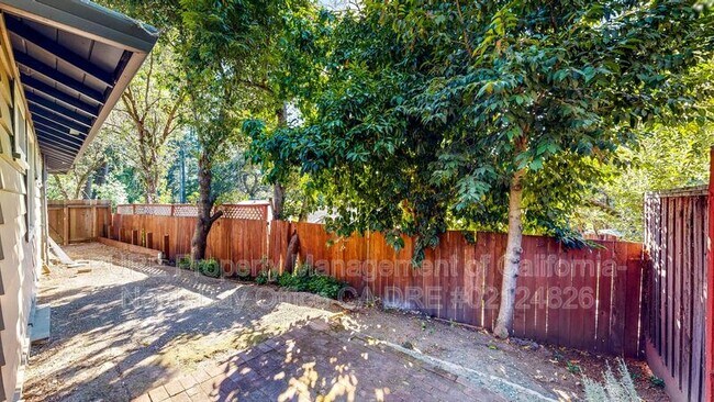 Building Photo - 4773 Montecito Ave