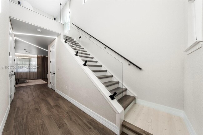 Building Photo - 4642 Pinehurst Trl W