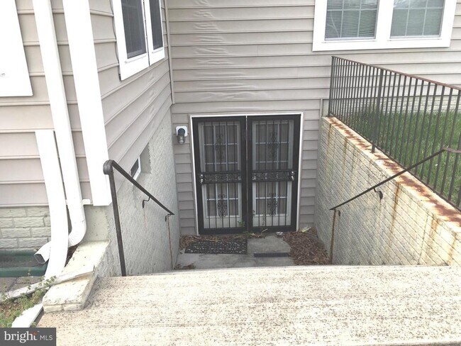 Building Photo - 2707 Hollywell Ct