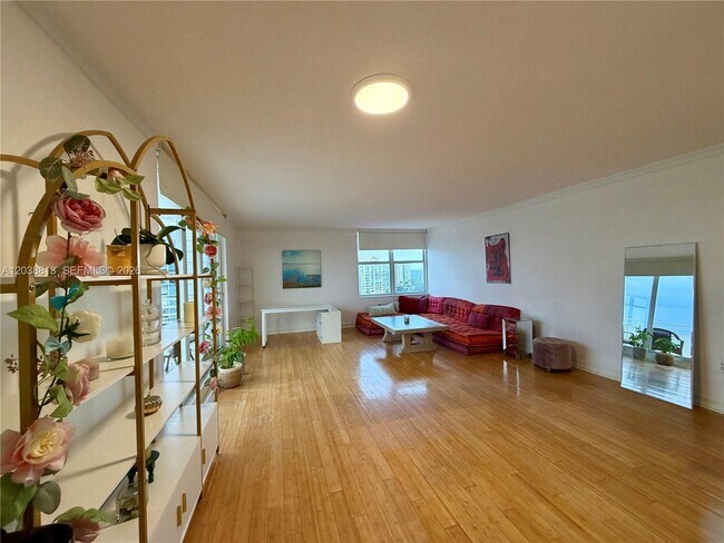 Building Photo - 888 Intracoastal Dr