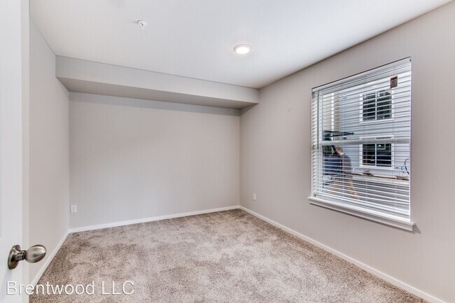 Building Photo - 2515 S 48th St